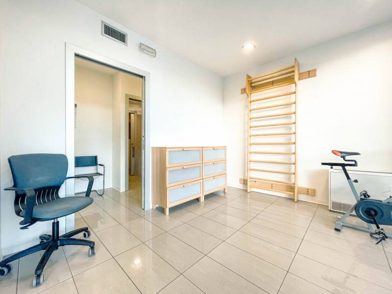 ufficio in vendita a Varese in zona Centro Città