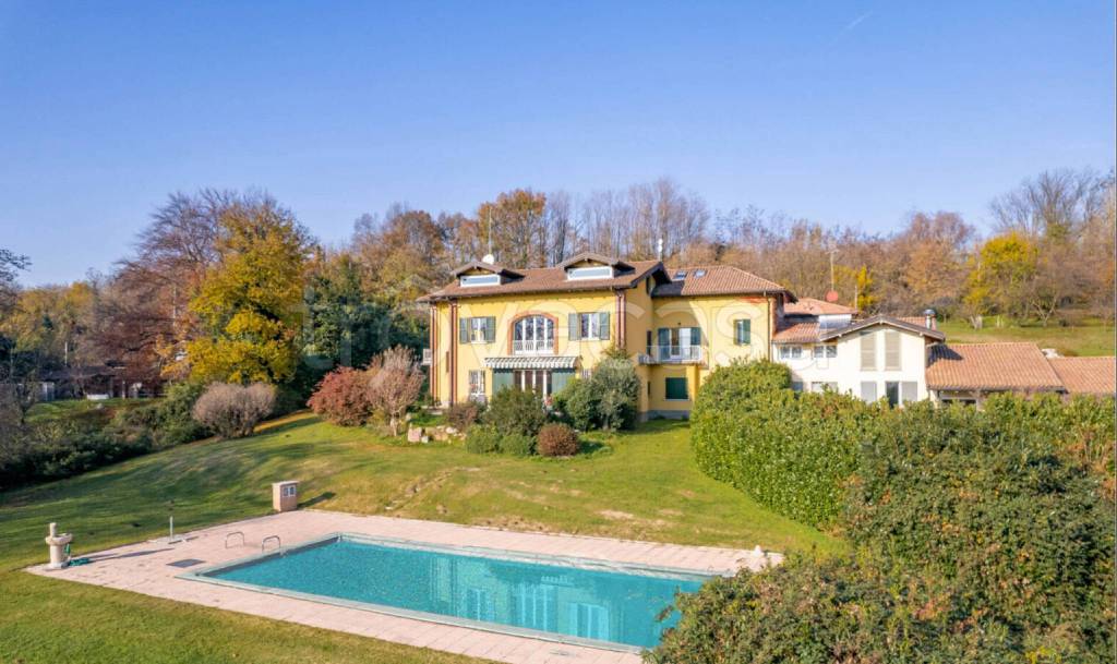 casa indipendente in vendita a Varese in zona Viale Europa