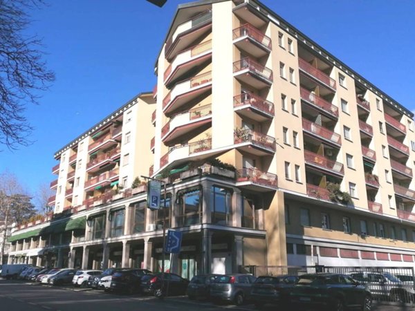 appartamento in vendita a Varese in zona Brunella