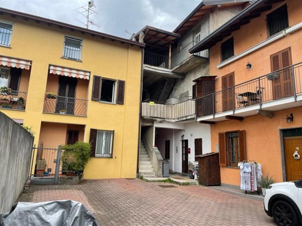 appartamento in vendita a Varese in zona Casbeno