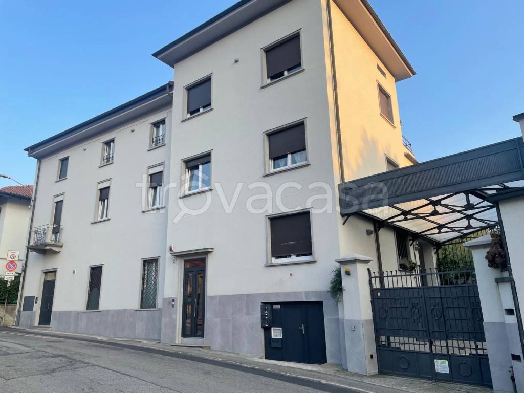 appartamento in vendita a Varese in zona Casbeno