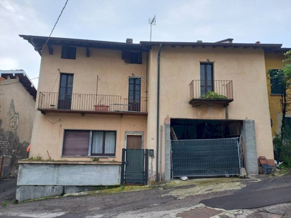 appartamento in vendita a Varese in zona Lissago