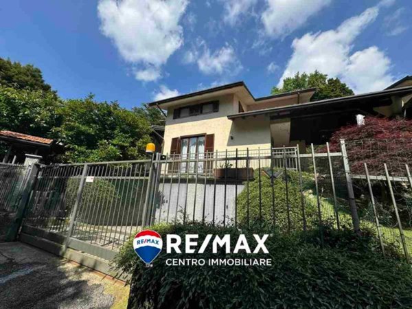 casa indipendente in vendita a Varese in zona Avigno