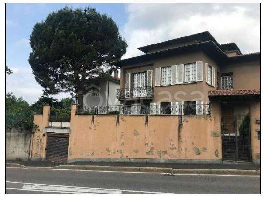 appartamento in vendita a Varese in zona Casbeno