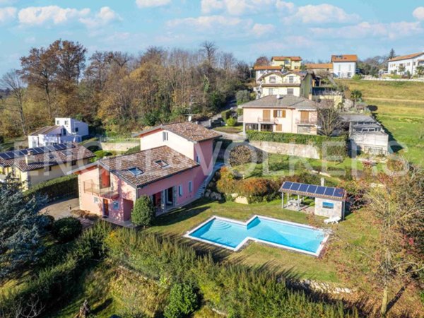 casa indipendente in vendita a Varese in zona Giubiano