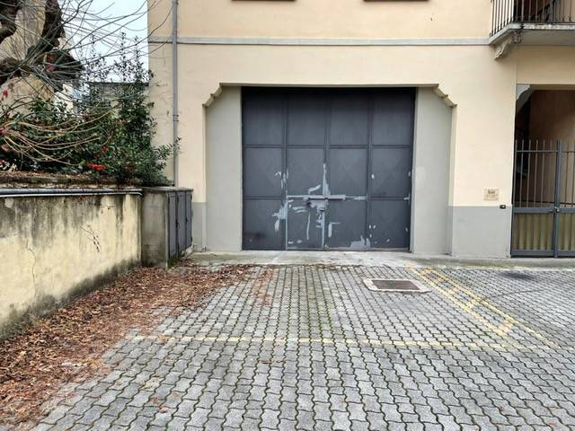 locale commerciale in vendita a Varese in zona Biumo