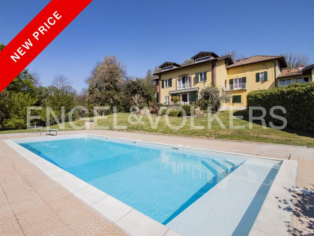 casa indipendente in vendita a Varese in zona Casbeno