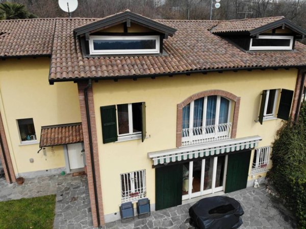 casa indipendente in vendita a Varese in zona Bosto