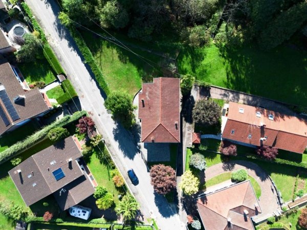 casa indipendente in vendita a Varese in zona Capolago