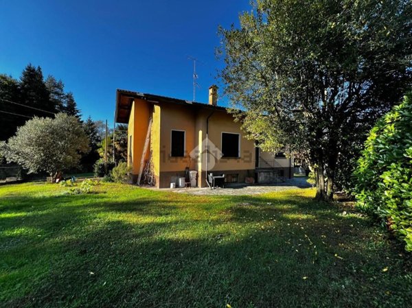 casa indipendente in vendita a Varese in zona Capolago