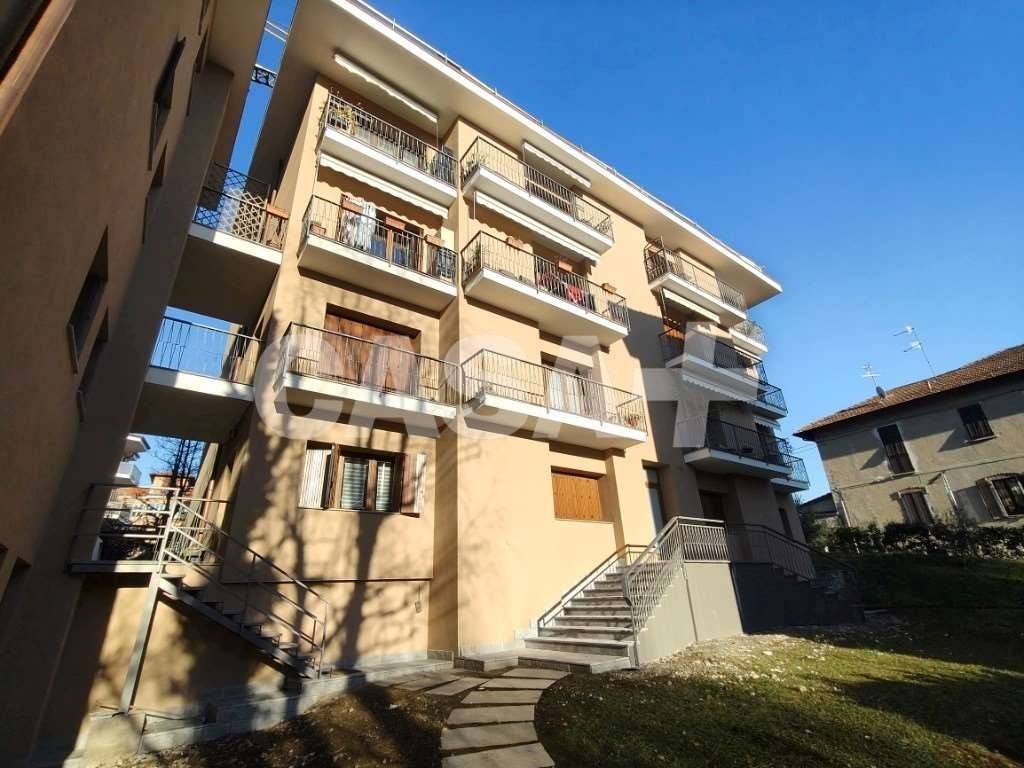 appartamento in vendita a Varese in zona Casbeno
