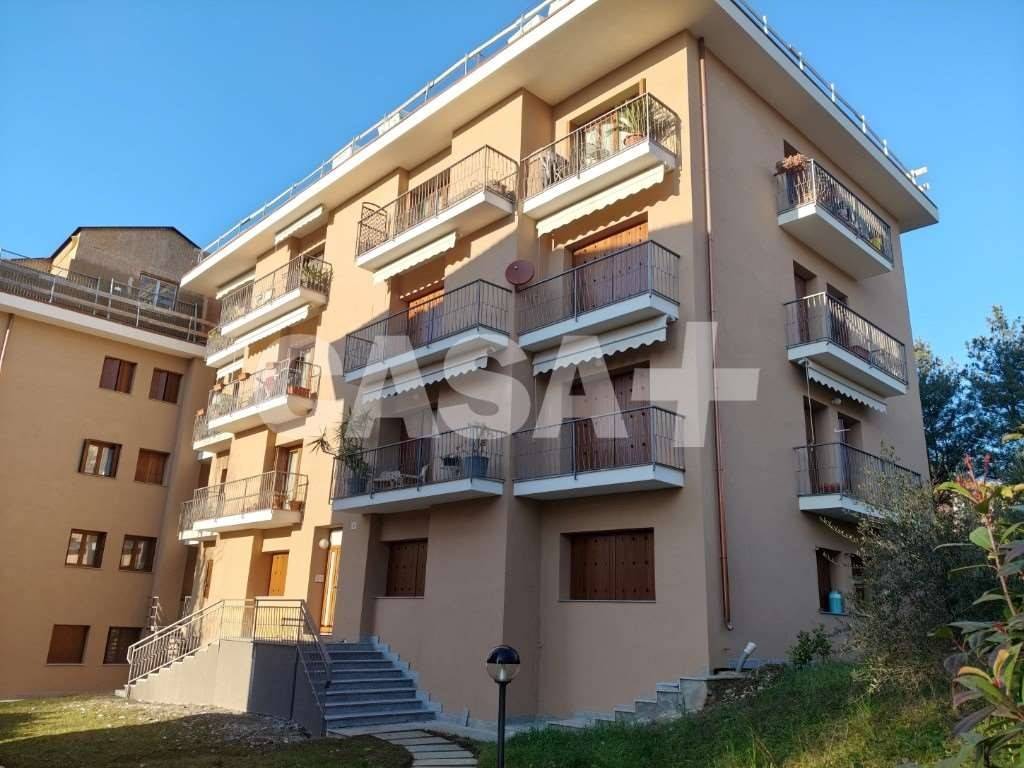 appartamento in vendita a Varese in zona Brunella