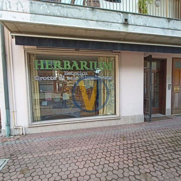 locale commerciale in vendita a Varese in zona Viale Belforte