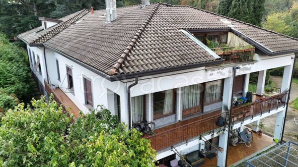 casa indipendente in vendita a Varese in zona Cartabbia