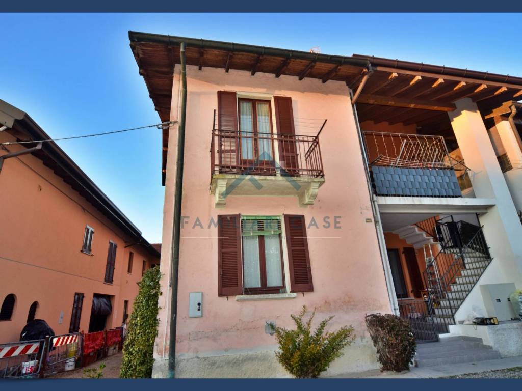 casa indipendente in vendita a Varese in zona Bizzozero