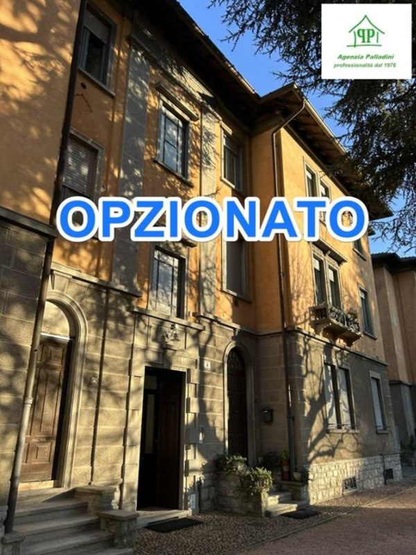 appartamento in vendita a Varese in zona Biumo