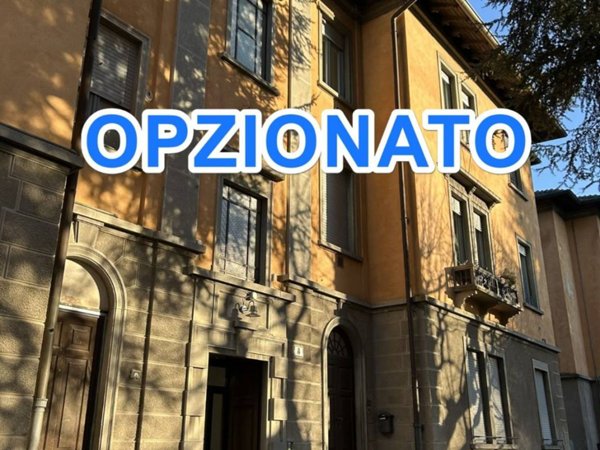 appartamento in vendita a Varese in zona Biumo