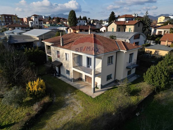 casa indipendente in vendita a Varese in zona Centro Città