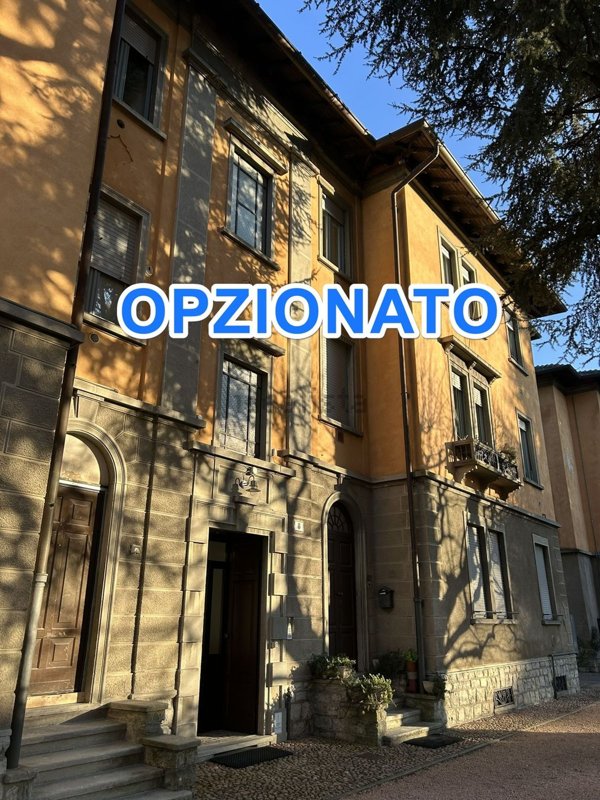 appartamento in vendita a Varese in zona Biumo