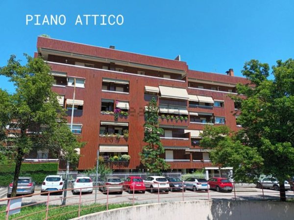 appartamento in vendita a Varese in zona Brunella