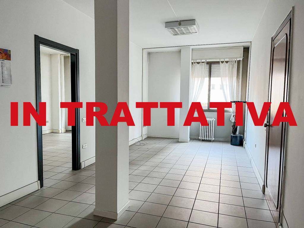 appartamento in vendita a Varese in zona Centro Città