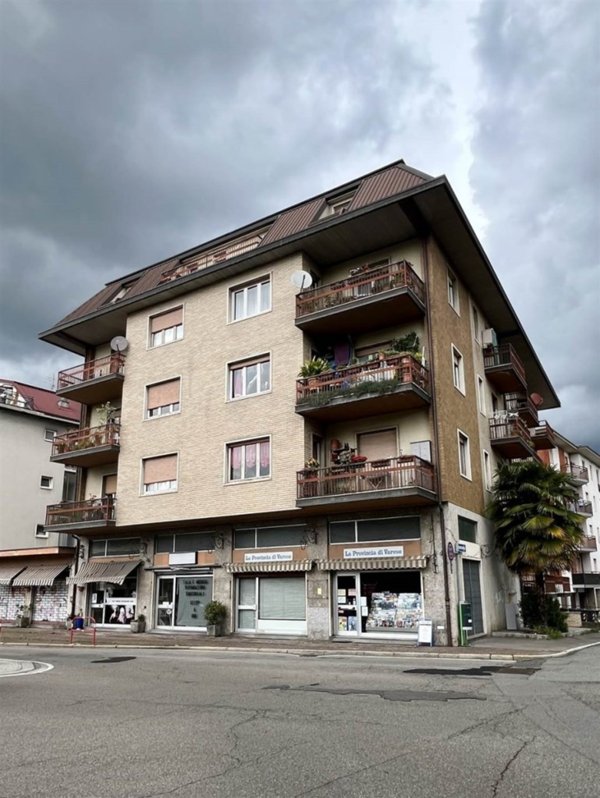 negozio in vendita a Varese in zona Giubiano