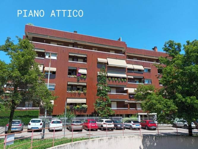 appartamento in vendita a Varese in zona Brunella