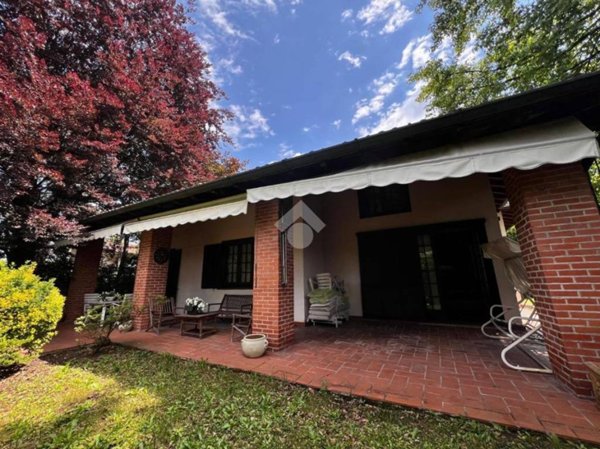 casa indipendente in vendita a Varese in zona Giubiano