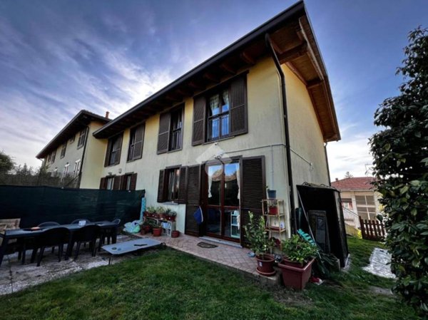 casa indipendente in vendita a Varese in zona Giubiano