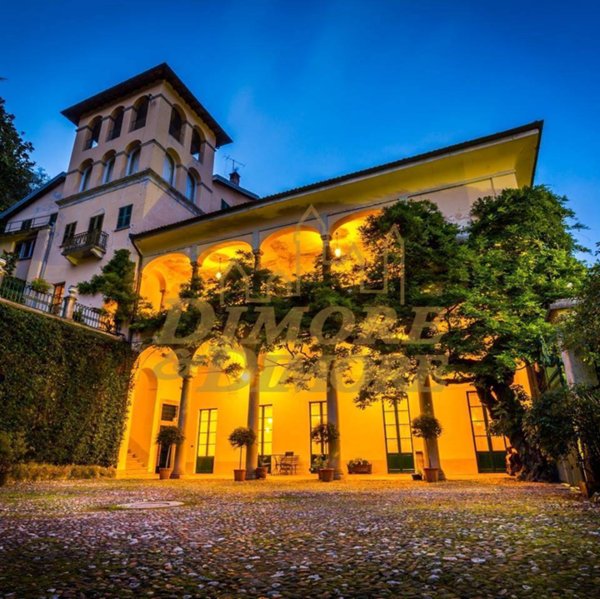 villa in vendita a Varese in zona Campo dei Fiori