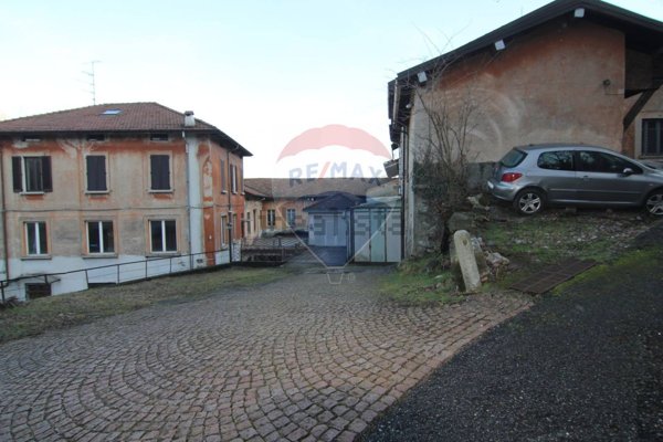 capannone in vendita a Varese in zona Ippodromo