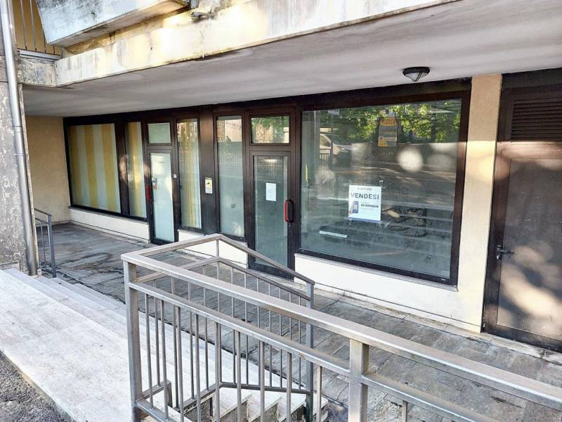 negozio in vendita a Varese in zona Via Magenta