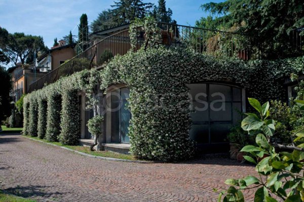 appartamento in vendita a Varese in zona Casbeno