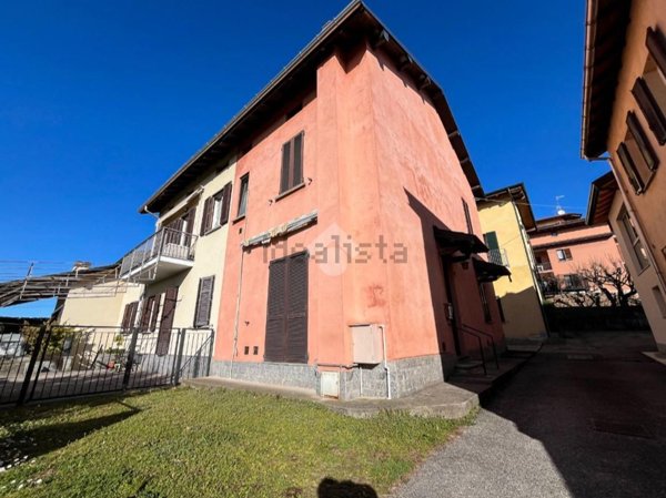 appartamento in vendita a Varese in zona Casbeno