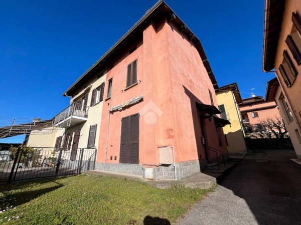 appartamento in vendita a Varese in zona Casbeno
