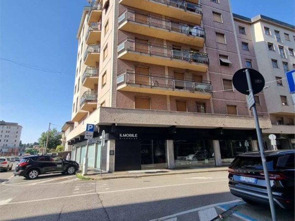 appartamento in vendita a Varese in zona Biumo