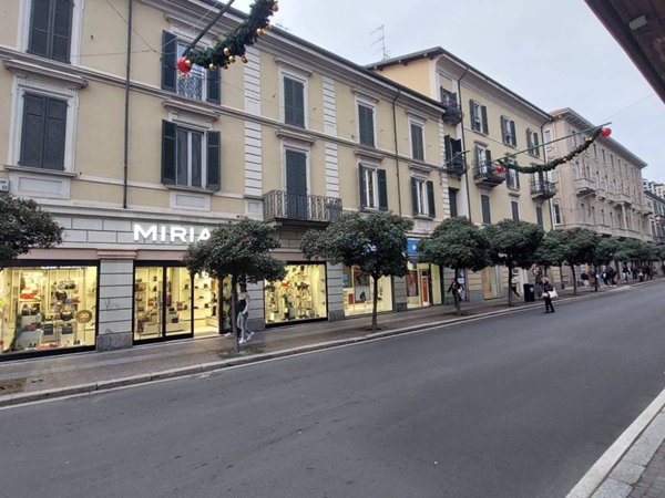 appartamento in vendita a Varese in zona Centro Città