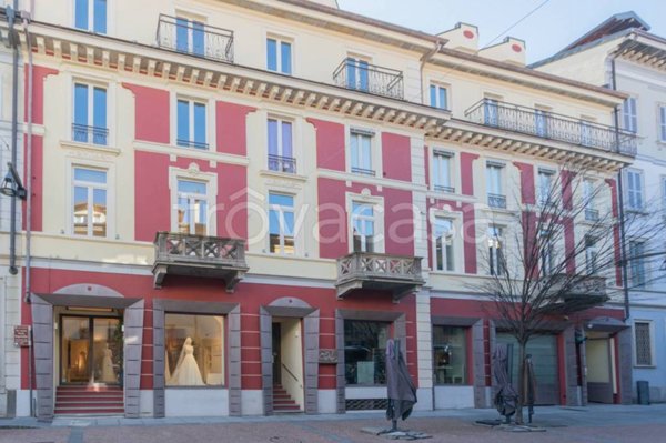 appartamento in vendita a Varese in zona Biumo