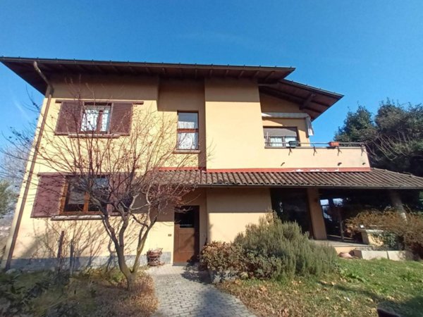 appartamento in vendita a Varese in zona Giubiano