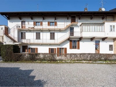 appartamento in vendita a Varese in zona Velate