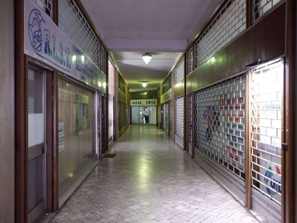 negozio in vendita a Varese in zona Biumo