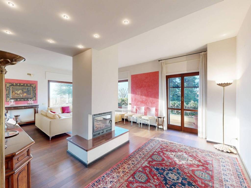 casa indipendente in vendita a Varese in zona Capolago