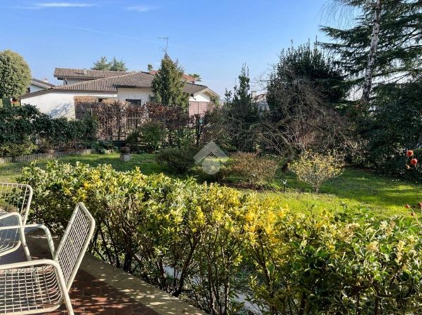 appartamento in vendita a Varese in zona Casbeno