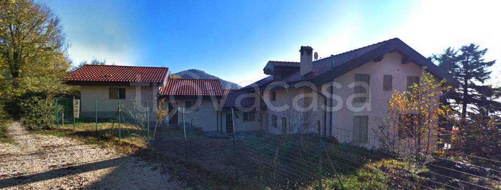 casa indipendente in vendita a Varese in zona Santa Maria del Monte