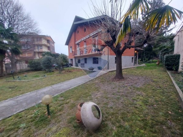 casa indipendente in vendita a Varese in zona Giubiano