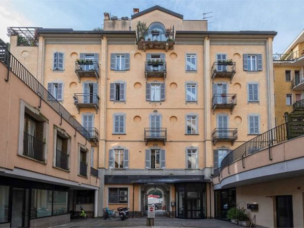 appartamento in vendita a Varese in zona Centro Città