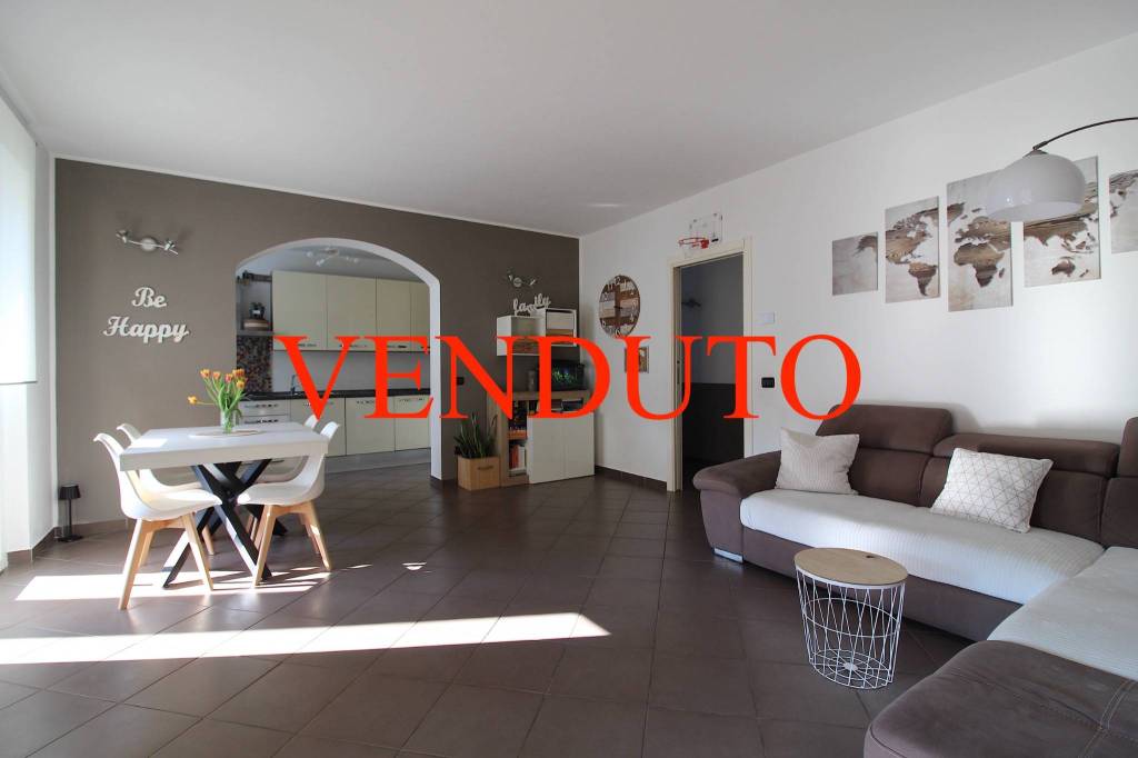 appartamento in vendita a Varese in zona Biumo
