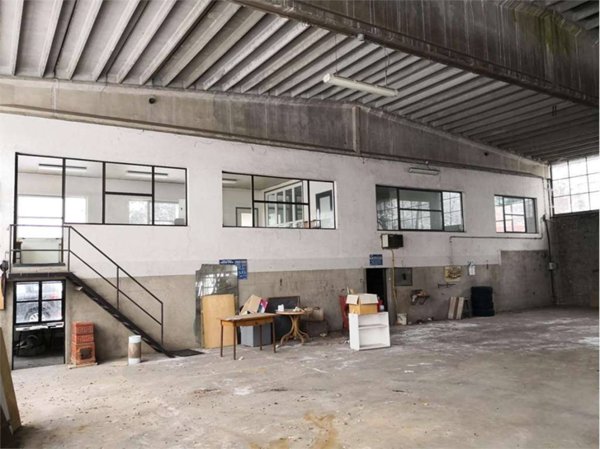 locale di sgombero in vendita a Varese in zona Viale Belforte