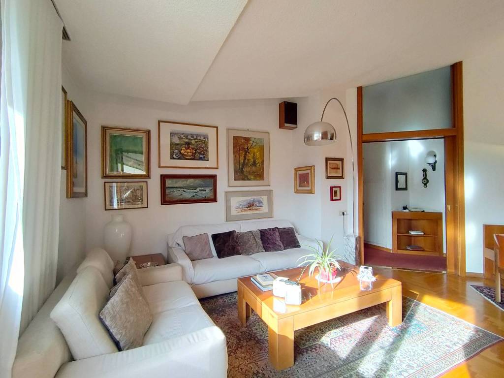 appartamento in vendita a Varese in zona Viale Belforte