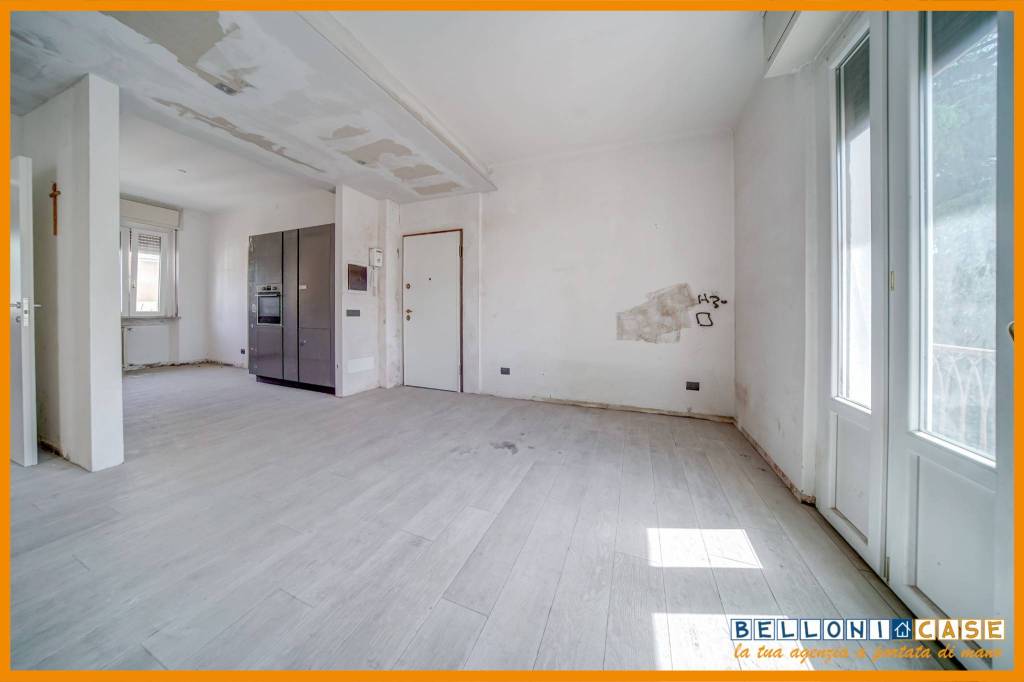 appartamento in vendita a Varese in zona Brunella